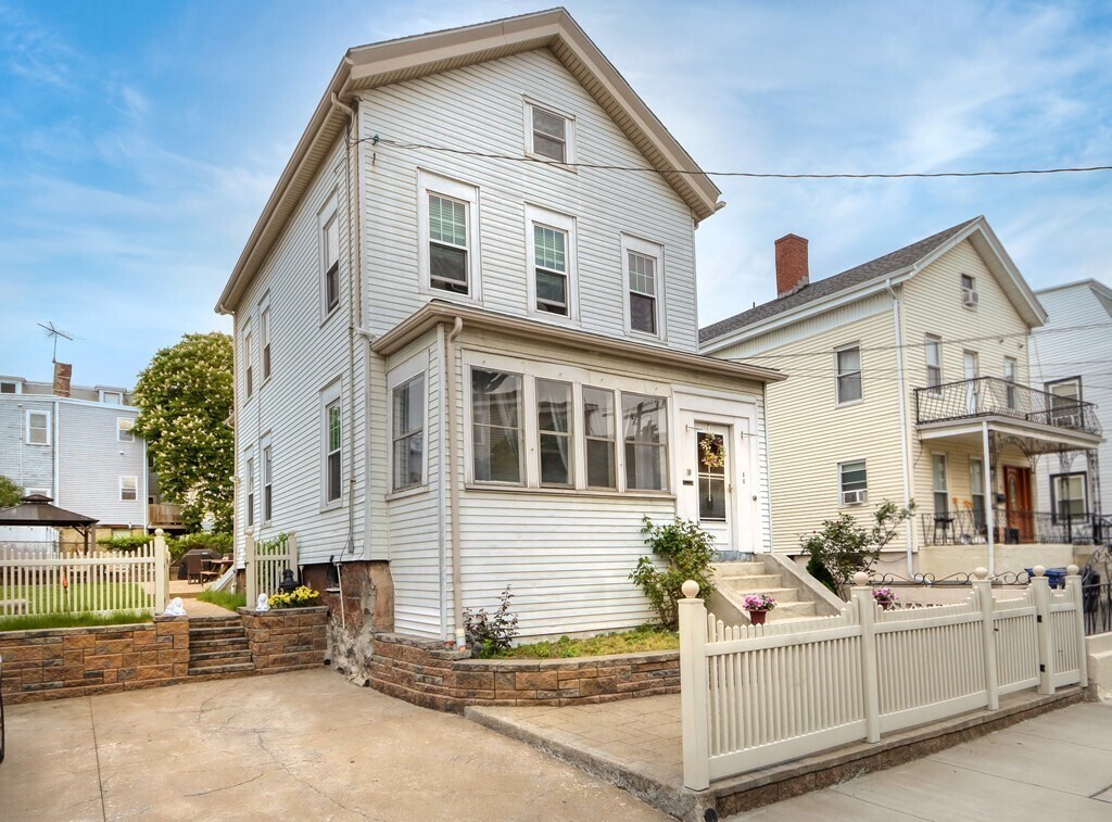 Primary Photo - 10 Brighton St