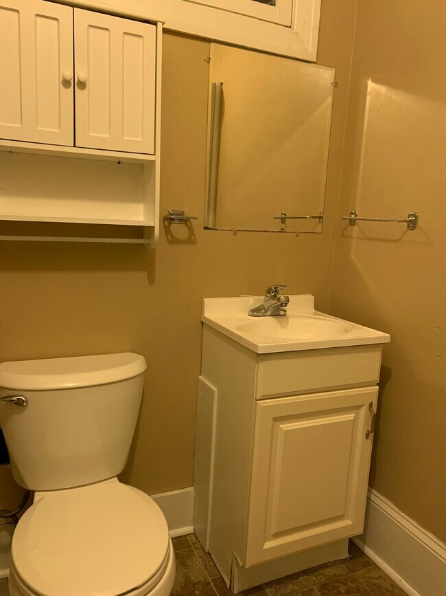 Bathroom - 164 Chestnut St