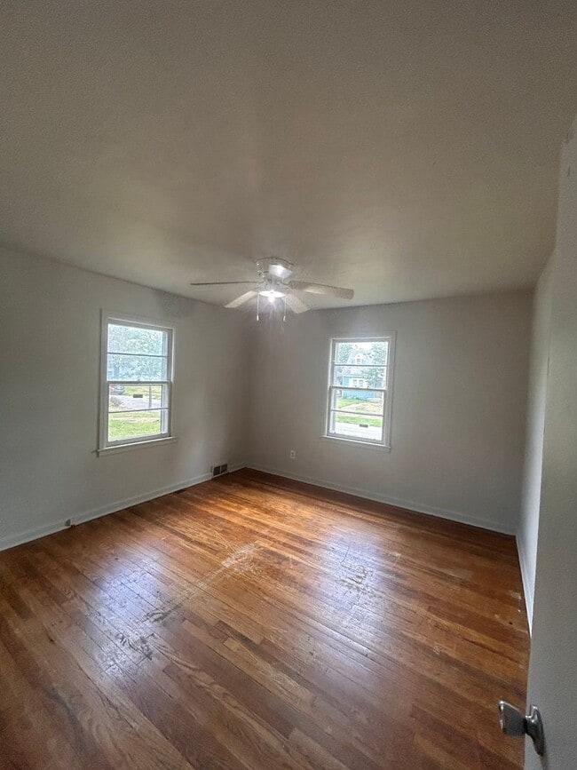 Building Photo - 4204 Robinwood Dr