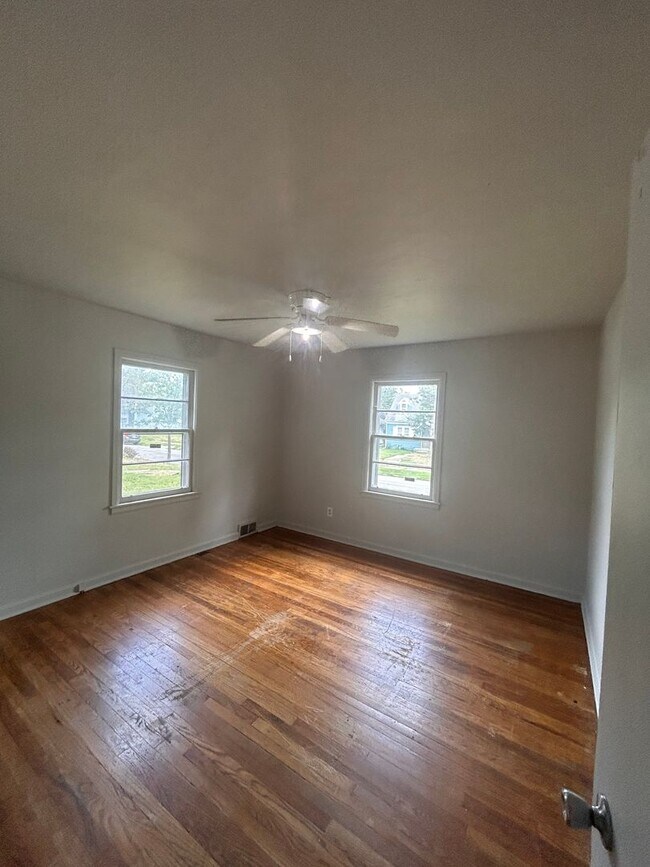 Foto del edificio - 4204 Robinwood Dr