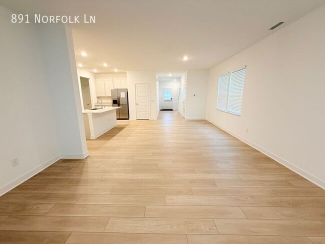 Foto del edificio - 891 Norfolk Ln