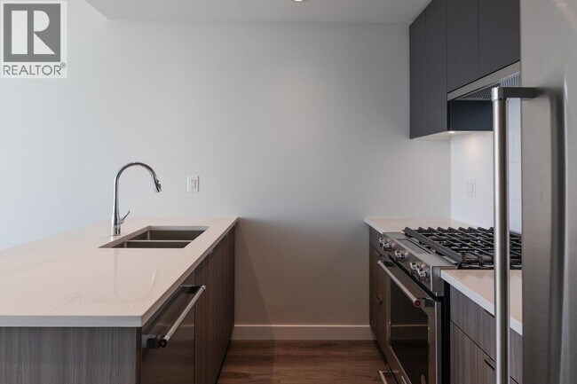 Photo du bâtiment - 3430-3430 East Kent Ave S