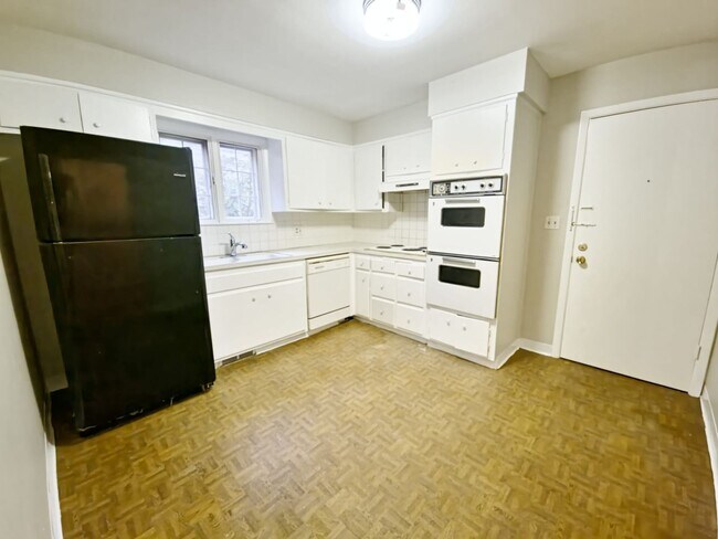 Building Photo - 3427 Westbury Rd