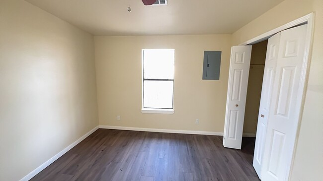 Building Photo - Remodeled 5 bedroom 3 bathroom home!!