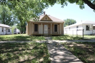 Building Photo - 427 W 10th St