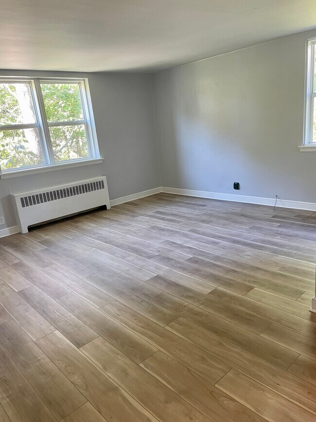 Living Room - 310 E Evergreen Ave