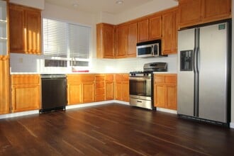 Building Photo - 2514 Edgewater Dr