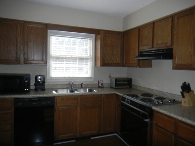 Kitchen - 1515 E Franklin St