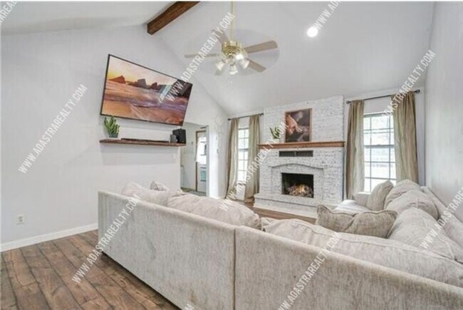 Building Photo - Gorgeous Blue Springs Home-Available in SEPTEMBER!!