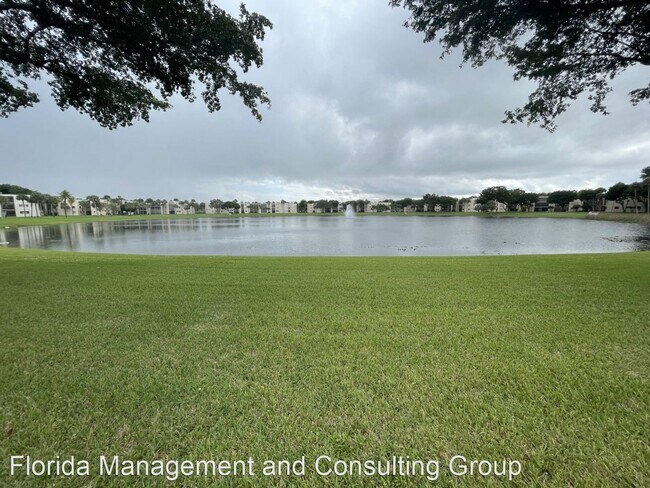 Foto del edificio - 2 br, 2 bath House - 5220 Las Verdes Circl...