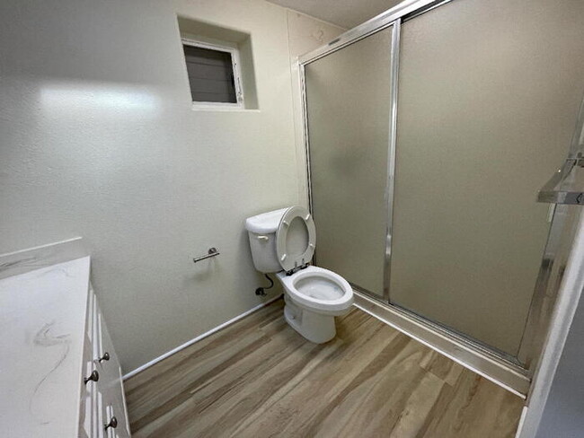 Building Photo - ALDER VILLA 3/2.5/2, sec, split level, W/D...