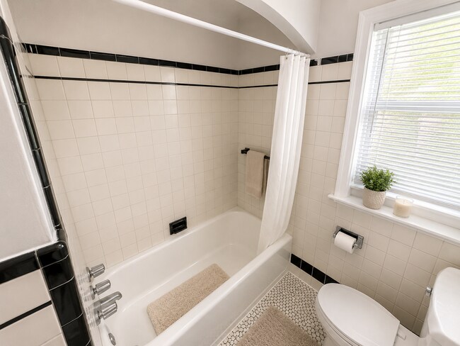 Foto del edificio - 15340 Hartwell St