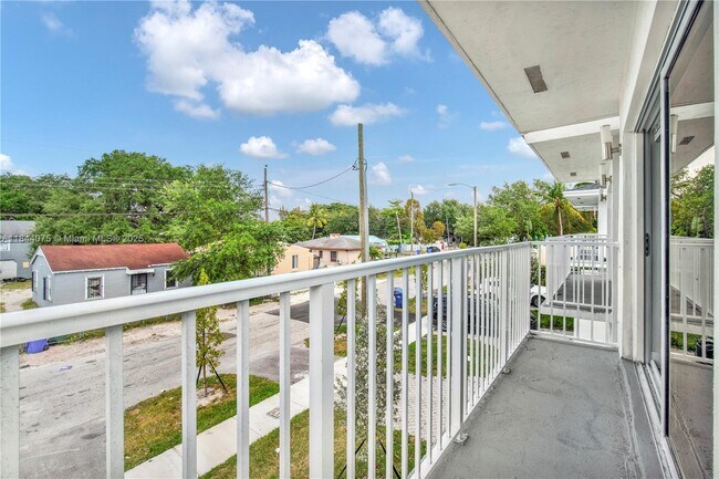Foto del edificio - 6323 NW 1st Pl