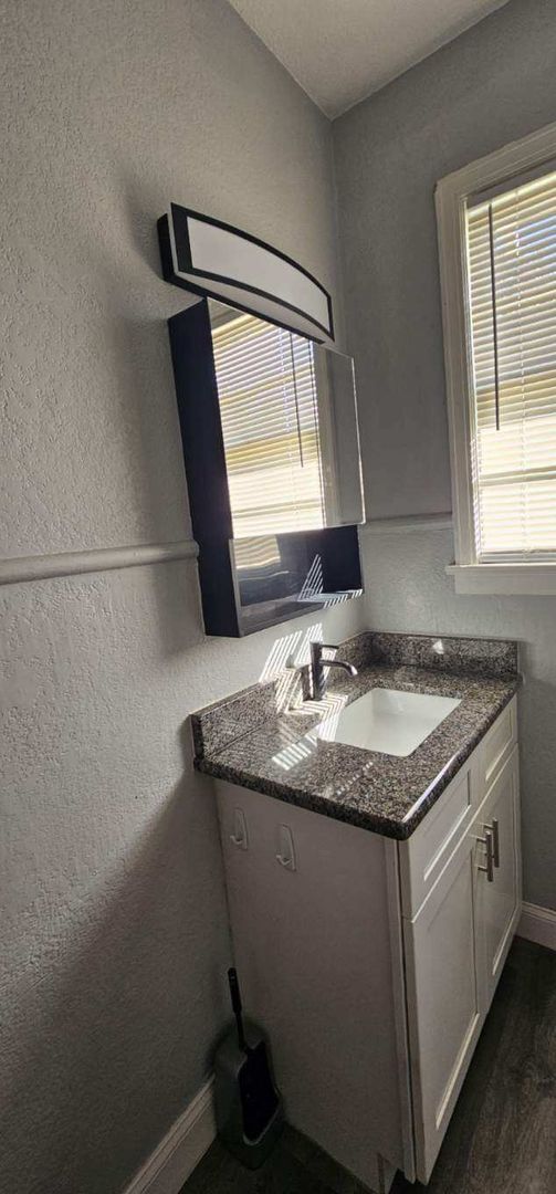 Building Photo - Two Bedroom One Bathroom - Bartow