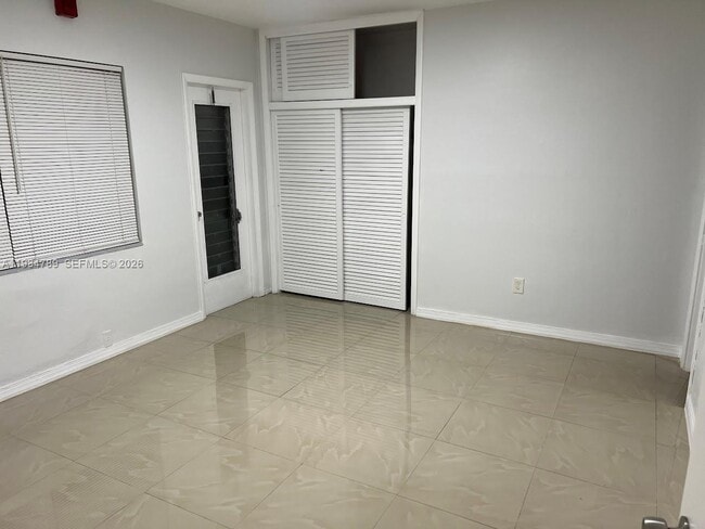 Building Photo - 2072 NE 169th St