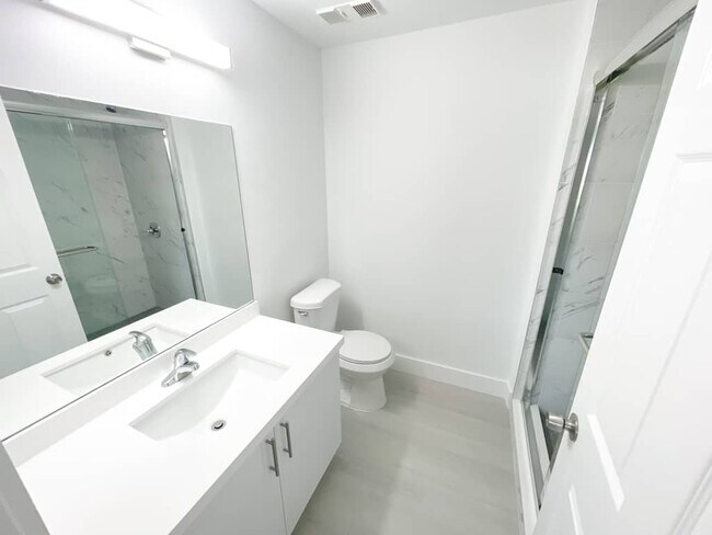 Foto del edificio - 2421 NW 96th Ter