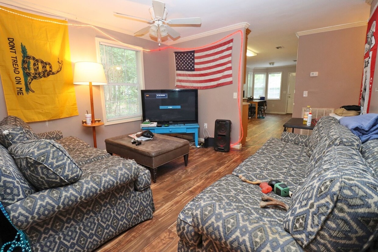 Primary Photo - PRE-LEASING FOR 2026-2027 School Yeaer! ! ...