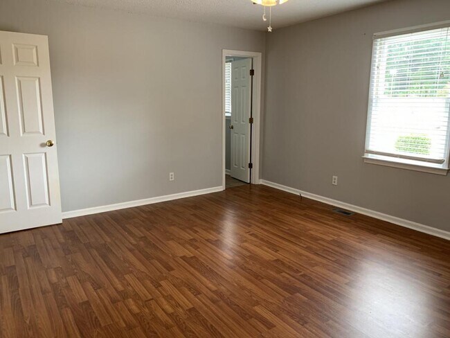 Building Photo - 104 Crossgate Drive