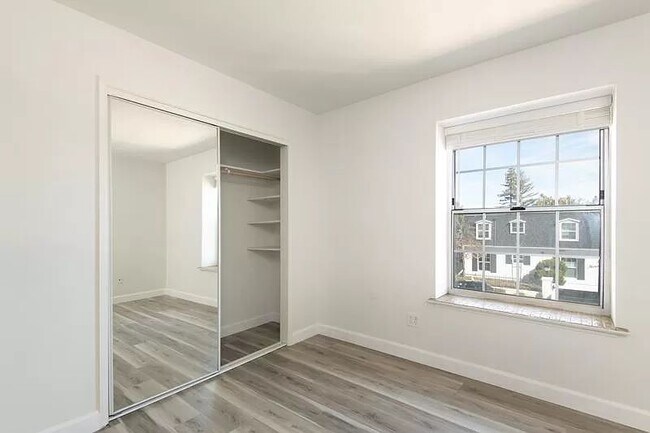 Bedroom 2 - 1915 Mount Vernon Ct