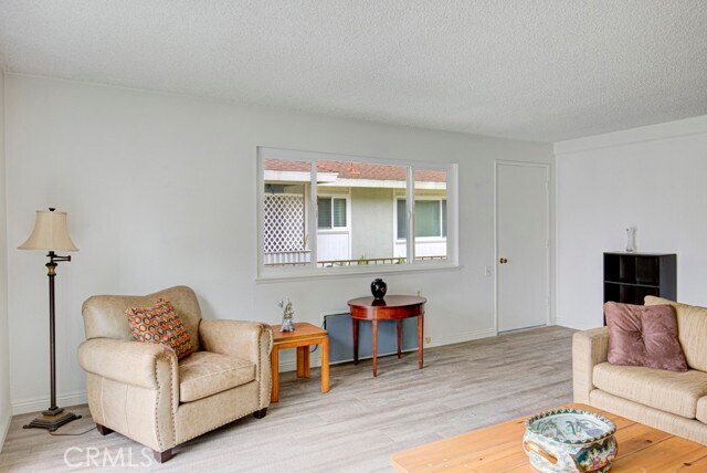 Foto del edificio - 281 Avenida Carmel