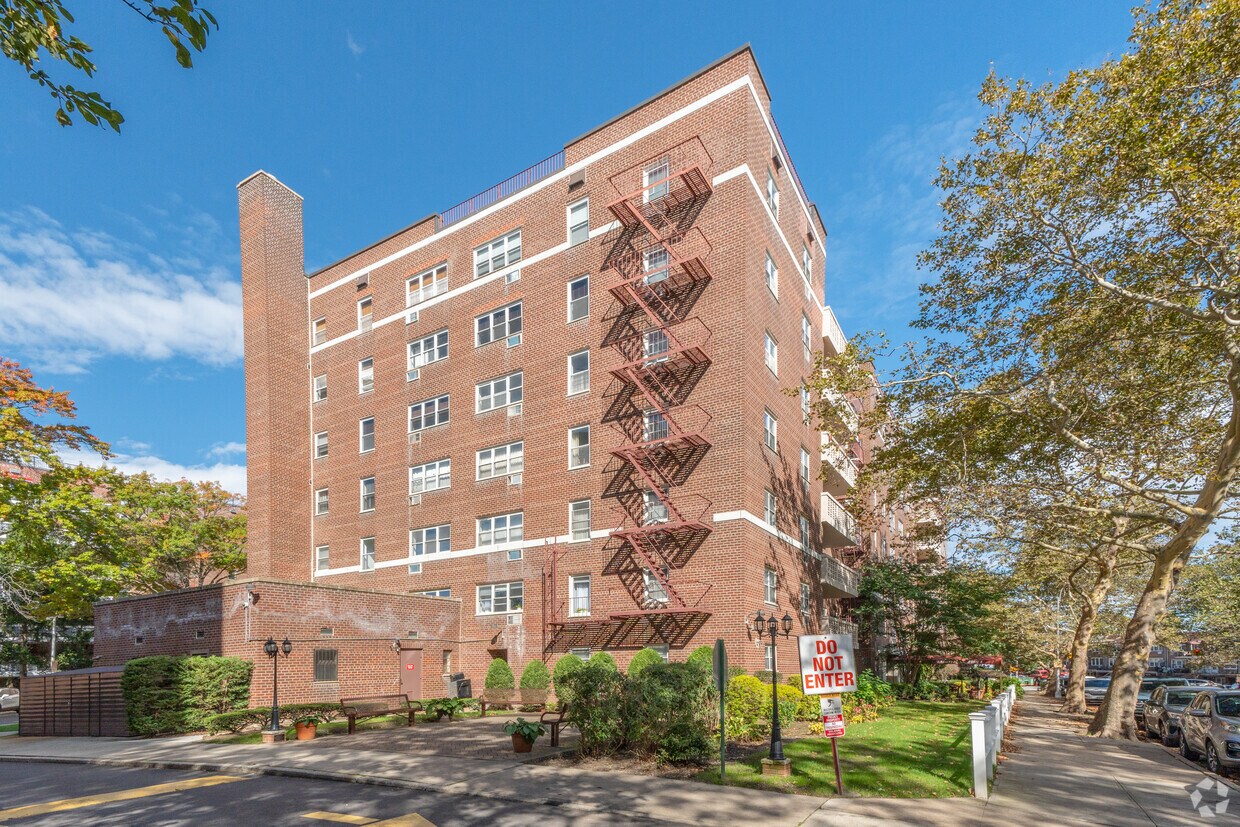 Fairfield Arms Apartments in Howard Beach, NY