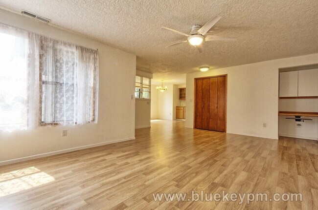 Building Photo - 2 Bed, 2 Bath Townhouse in Felida/Salmon C...