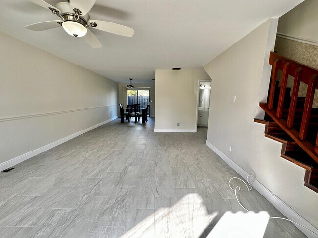 Foto del edificio - 5704 Channel Dr