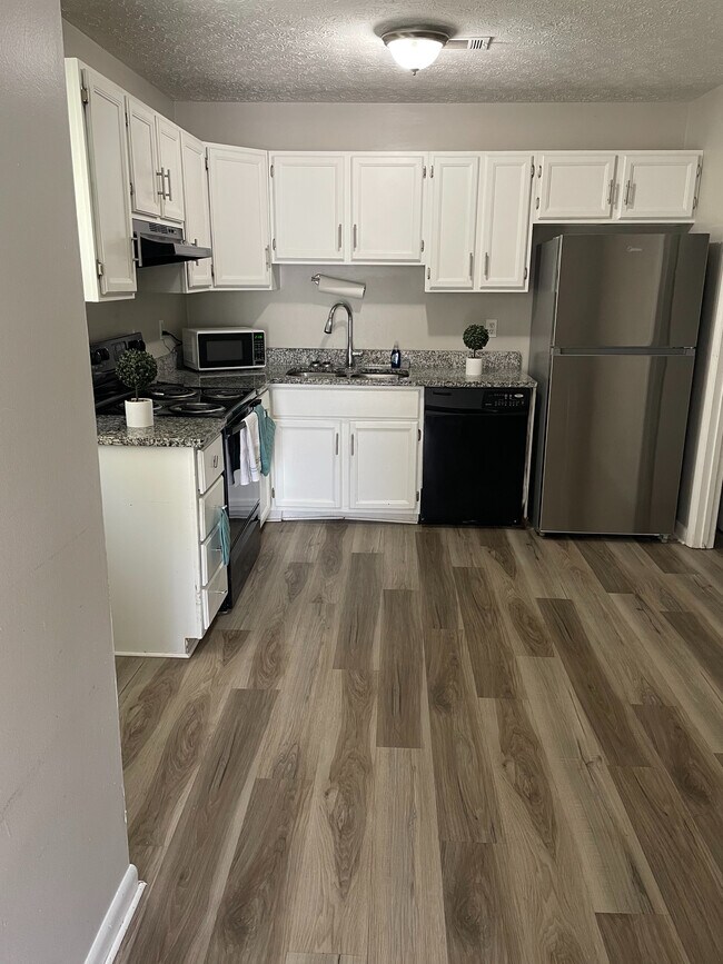Building Photo - Room in Duplex on New Dawn Ct