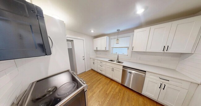 Building Photo - 25 Greycliff Rd