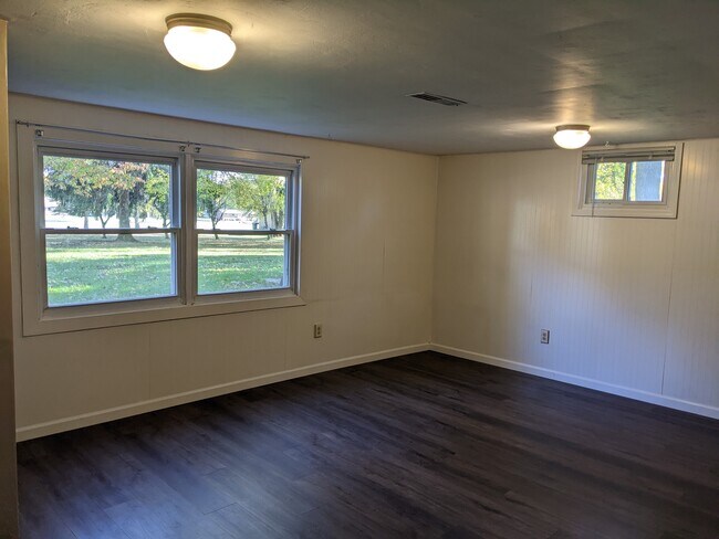 Building Photo - 2556 Perry Dr SW