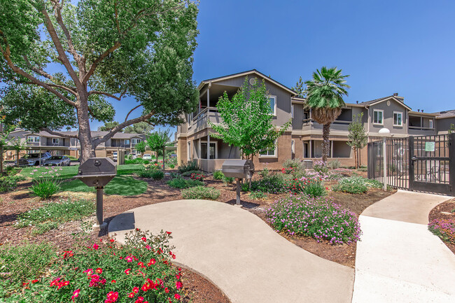 Building Photo - Palm Lakes Apartments