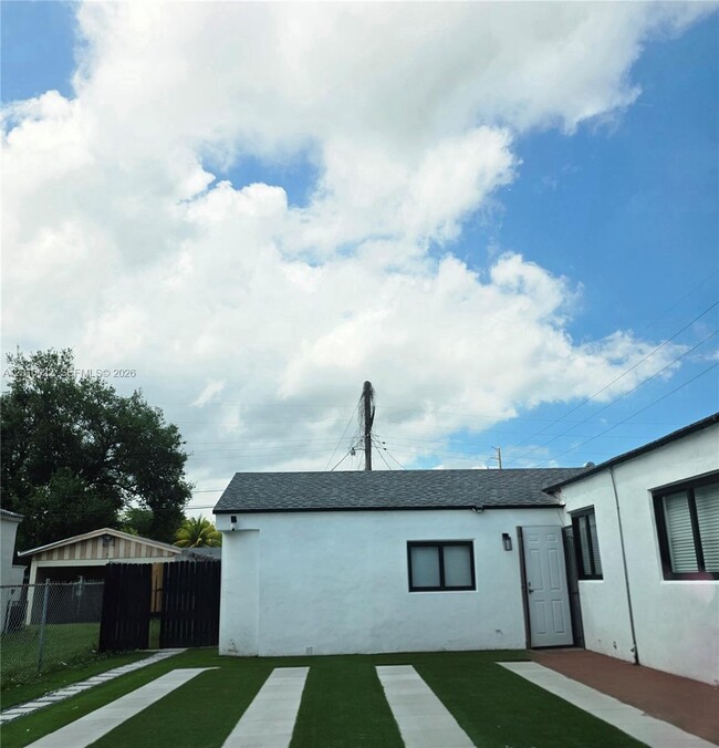 Foto del edificio - 801 NW 75th St
