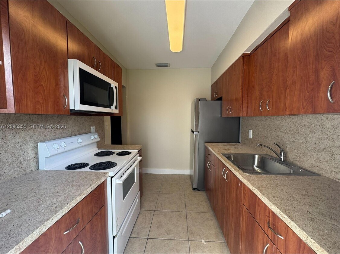 Foto del edificio - 1320 NW 87th St