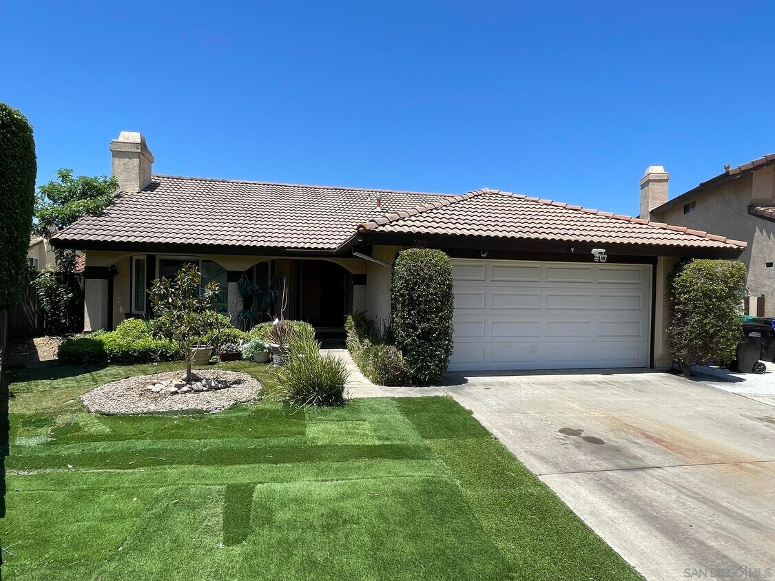 Foto principal - 7210 Canyon Breeze Rd