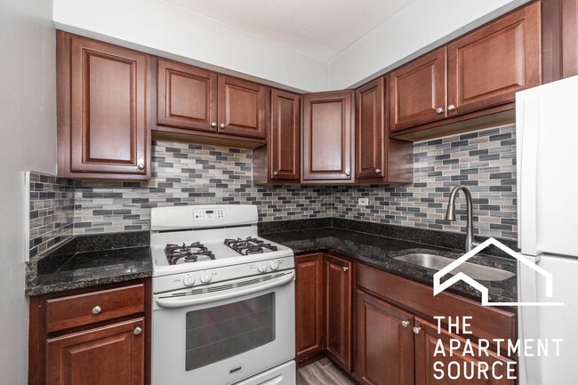 Building Photo - 6830 N Sheridan Rd