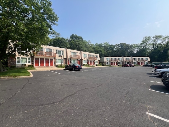 150 North Exterior - Jefferson Woods Apartments