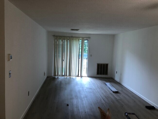 Foto del edificio - 15 Blackstone Dr