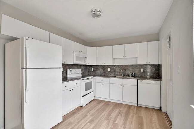 Foto del edificio - 13952 NE 13th Ave