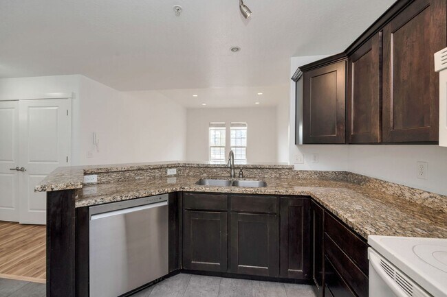 Foto del edificio - Stunning Down Town Condo in Secure Building