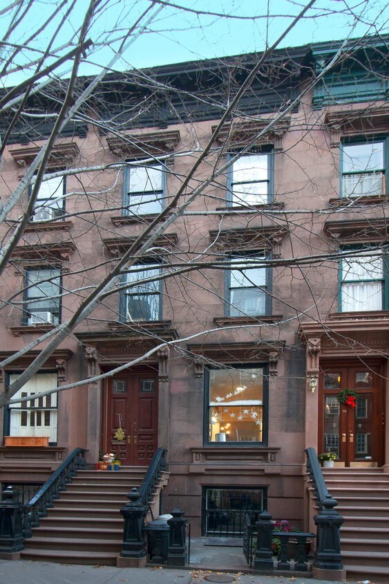 Primary Photo - 96 1/2 Hicks St