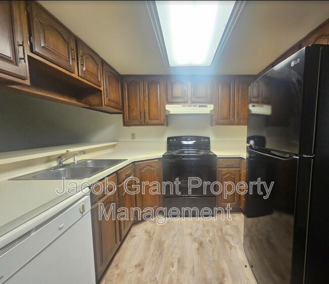 Building Photo - 749 Whittier St