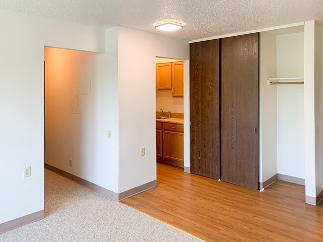 Building Photo - Woodland Apartments
