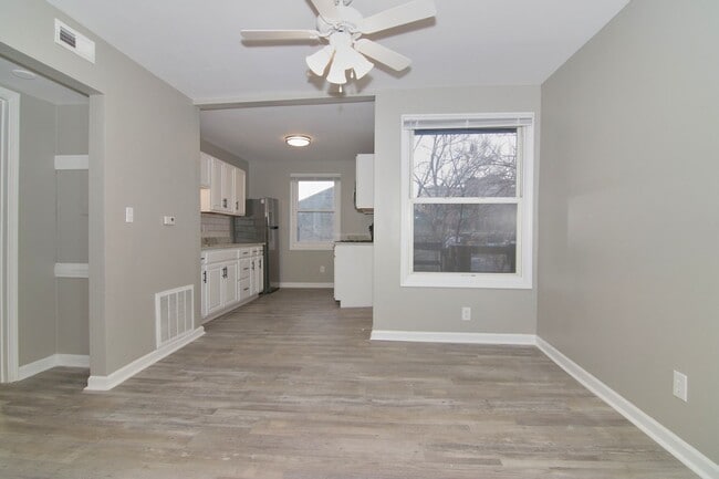 Foto del edificio - 1329 E Market St