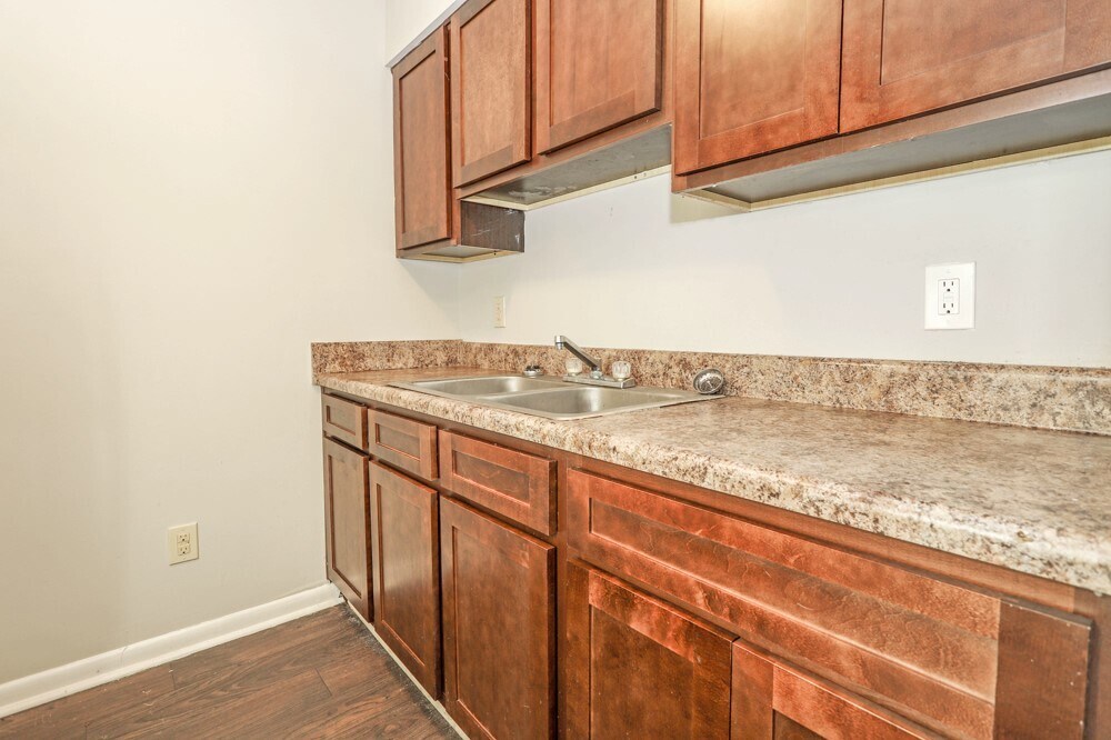 Foto del edificio - 1103 E Church St