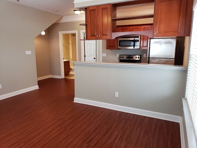 Foto del edificio - 3 bedroom townhome in gated community with...