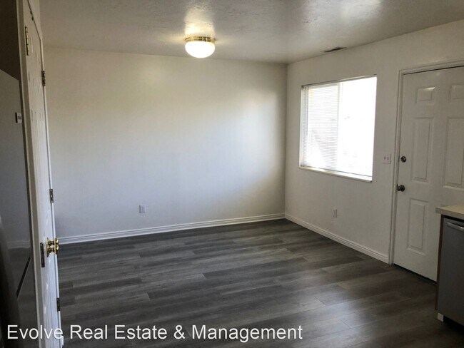Foto del edificio - 3 br, 2.5 bath House - 205 N Geneva Rd #15