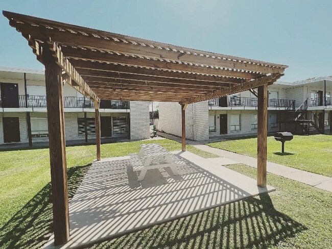 Foto del edificio - 461 Eldon Dr
