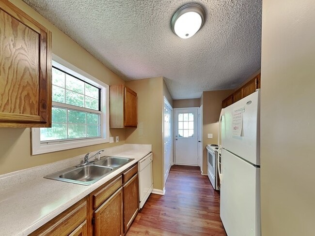 Building Photo - 6613 Cool Water Ct