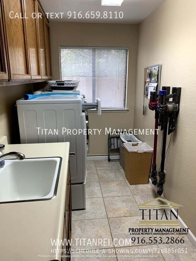 Building Photo - Gold River Home 4bed/3ba with Pool - Manag...