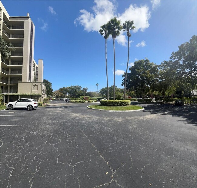 Foto del edificio - 2205 S Cypress Bend Dr